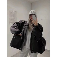 Nouvelle Veste Utilitaire Femme Olive Automne 2026 – Capuche Amovible, Fermeture Éclair Frontale, Effet Superposé, Poches Amples, Style Décontracté Quotidien – Vente en Gros