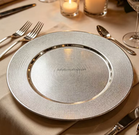 Elegante Goldene Gepunktete Strukturierte Kunststoff-Platzteller für Hochzeiten, Wiederverwendbare Tischdekoration für Hochzeitsempfänge, Events & Zuhause