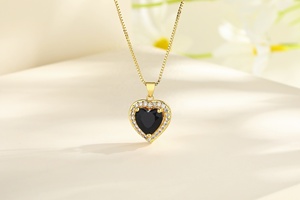 Collier tendance en laiton plaqué or 18 carats avec pendentif cœur en zircon Aaa et chaîne à maillons pour femmes - Product Image 2