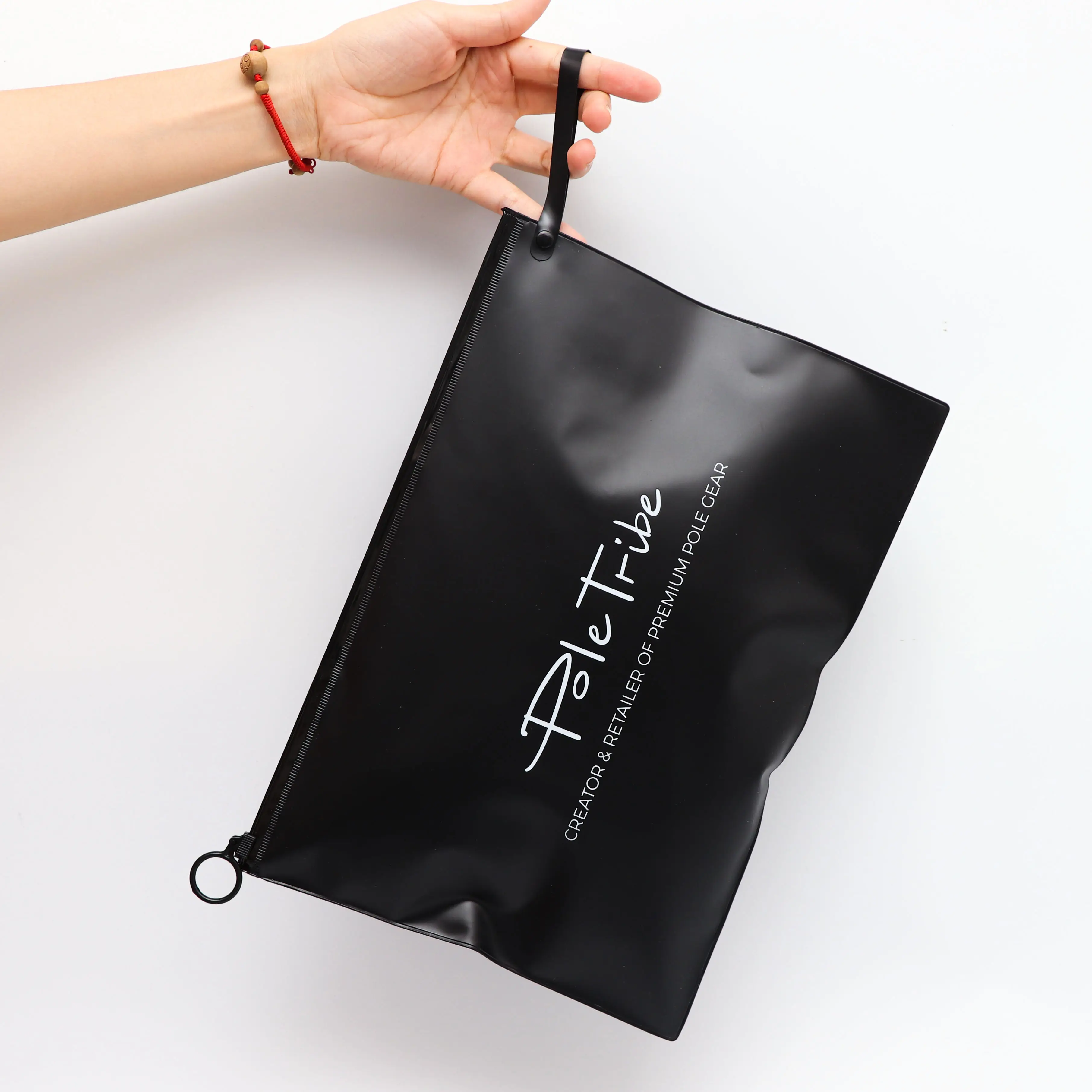 Alta qualidade luxo fosco preto plástico zipper bag com impressão do logotipo para roupas garment t-shirt storage ziplock pouch