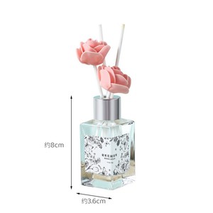 Difusor de caña de aroma sin llama de 30ml de venta directa del fabricante con decoración de flores falsas para refrescar el aire en interiores. - Product Image 2