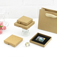 Boîte à bijoux en papier kraft haut de gamme personnalisable en gros, fermeture magnétique, ruban, doublure en éponge, emballage écologique et recyclable