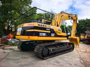 Excavatrice sur chenilles Caterpillar 320BL d'occasion en bon état, provenance Japon. CAT 320B 320BL 320C 320CL 320D. Matériel lourd d'occasion en vente. - Product Image 2