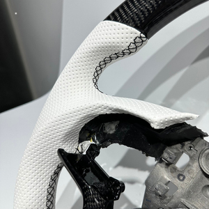 Volante Deportivo de Fibra de Carbono Negro con Cuero Perforado Blanco, Venta Directa de Fábrica, para <span class=keywords><strong>Hyundai</strong></span> <span class=keywords><strong>Tucson</strong></span> 2011 2018 2020 2024, Nuevo - Product Image 5
