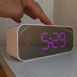 Reloj despertador LED multicolor RGB digital musical con <span class=keywords><strong>panel</strong></span> de espejo con grabadora de sonido - Product Image 2