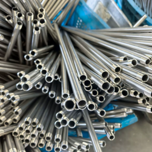 Tuyau en acier inoxydable laminé à froid à joint droit soudé, traitement de surface par pucelage et passivation, classe 150, de la marque Carp Journey Factory - Product Image 2