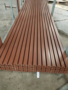 لوح جداري خارجي من مركب الخشب والبلاستيك مقاوم للماء والحريق والصدمات، متين وسهل التركيب للتكسية الخارجية والديكور - Product Image 3