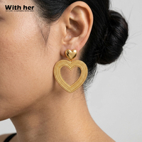 Withher Vintage Zweistufige Hohle Herz-Ohrhänger aus Edelstahl, 18K Vergoldet, Übergroß, Geprägt, Romantischer Statement-Schmuck