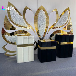 LEDA Nouveau Design Colonnes en Velours Dorées Décoratives pour Mariage, Présentoirs Cylindriques et Socles pour Événements - Product Image 2