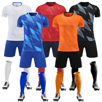 Maillot de football pour hommes et adolescents en gros, 100 % polyester, imprimé par transfert thermique, personnalisable avec nom et numéros d'équipe, séchage rapide, été, manches courtes