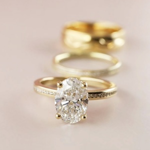 แหวนแต่งงานชุดช่องใส่เพชร 18K ทองคำสีเหลือง ประดับเพชรโมอิสซาไนต์ทรงรี 2 กะรัต แหวนหมั้นสำหรับผู้หญิง เครื่องประดับ - Product Image 3