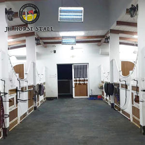 Box de luxe autoportante en bambou de style européen pour écurie de chevaux, avec panneaux frontaux de stalles de chevaux permanents et porte hollandaise - Product Image 5