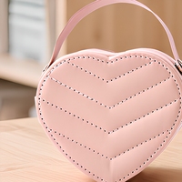 Boîte à bijoux en forme de cœur, étui de rangement portable en PU avec miroir, doublure en velours doux pour bagues, boucles d'oreilles, cadeau de voyage