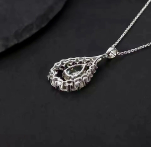 שרשרת מסיבה מזהב 14 קראט עם הילה של מוסאנייט, אבן חן ירוקה בצורת דמעה, כסף סטרלינג 925 בעיצוב אישי, בעלת תעודת GIA - Product Image 4