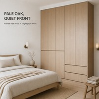Armoire en bois finition chêne clair, porte à charnières sans poignée avec 2 tiroirs, style nordique, placard de chambre sur mesure, du sol au plafond