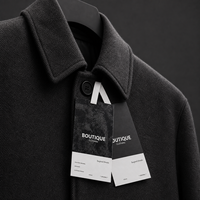 Étiquette volante personnalisable OEM pour vêtements, étanche et écologique, avec panneau texturé robuste, insert en papier mat lisse et sangle de scellage