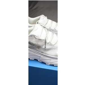 Chaussures de sport tendance et de haute qualité avec semelles épaisses pour augmenter la taille, idéales pour le tennis en extérieur. - Product Image 2