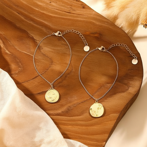 Bracciale con ciondolo a moneta in acciaio inossidabile Zz, tono oro, catena regolabile, gioielli alla moda da donna - Product Image 3