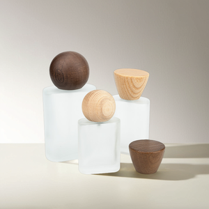 Tapa redonda de madera de Fresno WeWood de Vietnam con tapa de corona de recorte de color para embalaje de botellas de perfume - Product Image 1