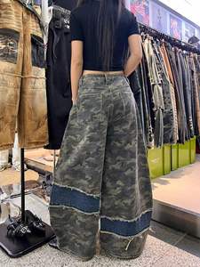 Jeans de mezclilla anchos con estampado de camuflaje para mujer, corte holgado, estilo urbano, con bolsillos - Product Image 4