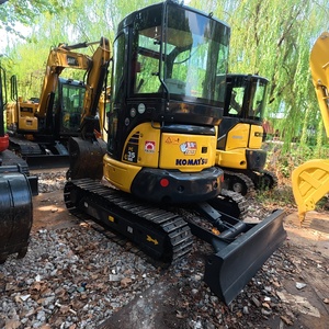 Presque neuf, peu utilisé, mini-excavateur Komatsu PC35 de 3 tonnes d'occasion pour l'aménagement paysager et le terrassement. - Product Image 2