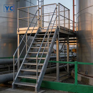 Échelles industrielles en acier personnalisables avec rampes et marches en métal - Product Image 1