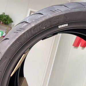Pneus de moto semi-slicks radiaux à haute adhérence <span class=keywords><strong>17</strong></span> <span class=keywords><strong>pouces</strong></span> 110/70R17 pour Ducati Yamaha BMW Honda - Product Image 4
