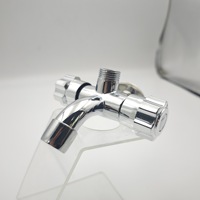 Moderner amerikanischer Duscharm-Adapter mit Wasserhahn-Top-Spray und Umsteller für Doppel-Badezimmerarmaturen