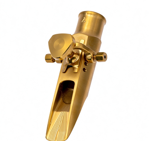 Boquilla de Titanio para Saxofón Tenor Mecanizada por CNC con Diseño de Canal de Aire Especial y Tornillo de Equilibrio para un Tono Brillante - Product Image 1