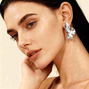 स्टेनलेस स्टील pvd 18k सोने की परत हाइपोएलर्जेनिक टाइटेनियम कान स्टड फैक्ट्री प्रत्यक्ष - Product Image 2