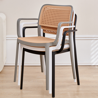 Chaises de salle à manger modernes empilables en plastique PP avec accoudoirs pour hôtel, appartement, salle de bain – Meilleures ventes
