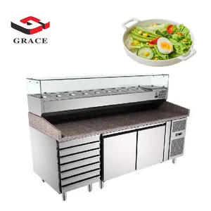 现代冷藏沙拉吧柜台，配有不锈钢展示和可定制的萨拉黛特顶部