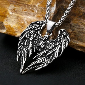 yunnique Collier pour homme en acier inoxydable avec pendentif aile de crâne viking foncé, cadeau - Product Image 3