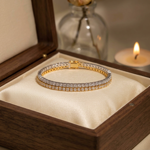 Bracelet tennis en argent 925 avec moissanite taille baguette, finition jaune, bijoux fins, cadeau de mode pour femme, chaîne de poignet - Product Image 1