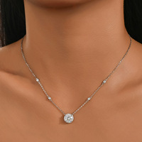 Collier pendentif en argent 925 et moissanite pour les détaillants de bijoux, idéal pour les collections superposées et la recherche d'accessoires de mode
