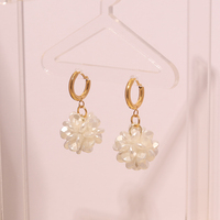 Pendientes de flores de mujer bonitos y personalizados, a la moda de acero inoxidable pendientes de aro, pendientes de plástico