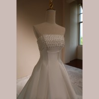 Gaun Pengantin A-Line Tanpa Tali Berhias Mutiara Kristal dan Manik-Manik pada Bagian Atas, Bahan Satin Tebal, Ukuran Besar, Gaun Pengantin Kustom Grosir Pabrik