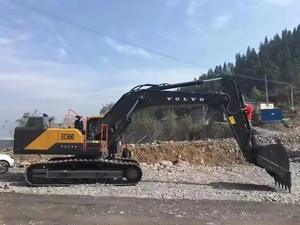 Presque nouvelle pelle hydraulique à usage intensif Volvo EC360 en excellent état, vente en gros - Product Image 3