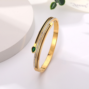 กำไลข้อมือสแตนเลสชุบทองสไตล์ยุโรปและอเมริกา ดีไซน์ทันสมัย กันน้ำ เหมาะสำหรับเป็นของขวัญสำหรับผู้หญิง - Product Image 1