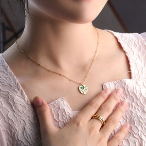 Collares con Colgante de Hoja de Acero Inoxidable 316L con Baño de Oro PVD de 18k, Joyería Hipoalergénica Minimalista, Tendencia 2026 para Mujer - Product Image 3
