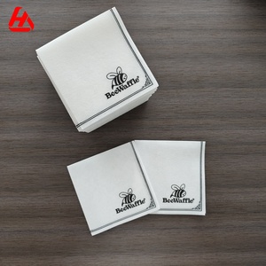 Serviettes de cocktail Airlaid multi-tailles, blanches, jetables, avec impression de logo personnalisée pour bars, pubs et <span class=keywords><strong>HoReCa</strong></span> - Product Image 3