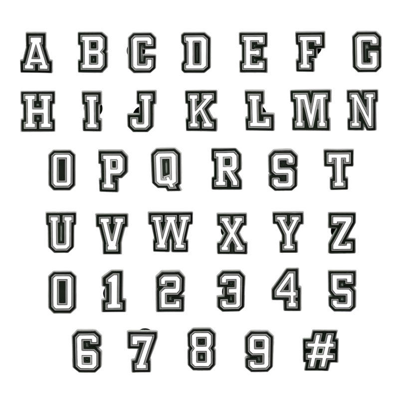 Juego alfanumérico blanco y negro de 37 piezas.