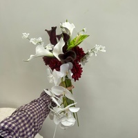 A-2039 Großhandel Luxuriöser Kaskaden-Kunstblumenstrauß Weiße Rose Burgunderrote Calla-Lilie Seidenblumen Brautstrauß Hochzeitsdekoration