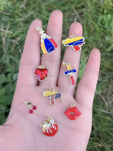 Vente en gros de colliers et pendentifs de mode en cuivre, motifs drapeaux du Venezuela, de Cuba et d'Amérique du Sud - Product Image 3