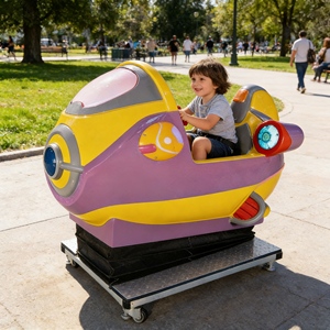 Giostra per Bambini Personalizzata a Gettoni con Dettagli Argento Lucido e Criniera in PP per Decorazione Centri Commerciali - Product Image 3
