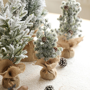 LINGKAI Vente en gros Nouveau mini sapin de Noël de bureau avec neige floquée, revêtement en tissu de Noël - Product Image 4