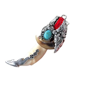 Colgante de Diente de Perro Vintage al por Mayor, Colgante de Diente de Lobo con Incrustaciones de Plata Tibetana, Colgantes de Acero de Titanio para Hombre, Joyería Punk - Product Image 6