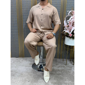 Conjunto de caftán marroquí premium de dos piezas para hombre, camisa de manga corta con botones y pantalones a juego. - Product Image 3