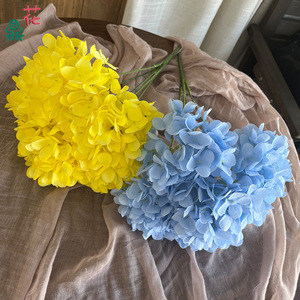 Ramo de Hortensias de 5 Cabezas, Flor de Seda, Decoración para Bodas, Accesorios de Fotografía, Hecho a Mano, Estilo Moderno - Product Image 1