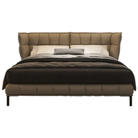 Lit en cuir italien haut de gamme, lit king size, chambre principale luxueuse, lit double moderne